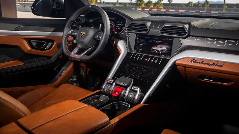 Lamborghini Urus 2020 салон