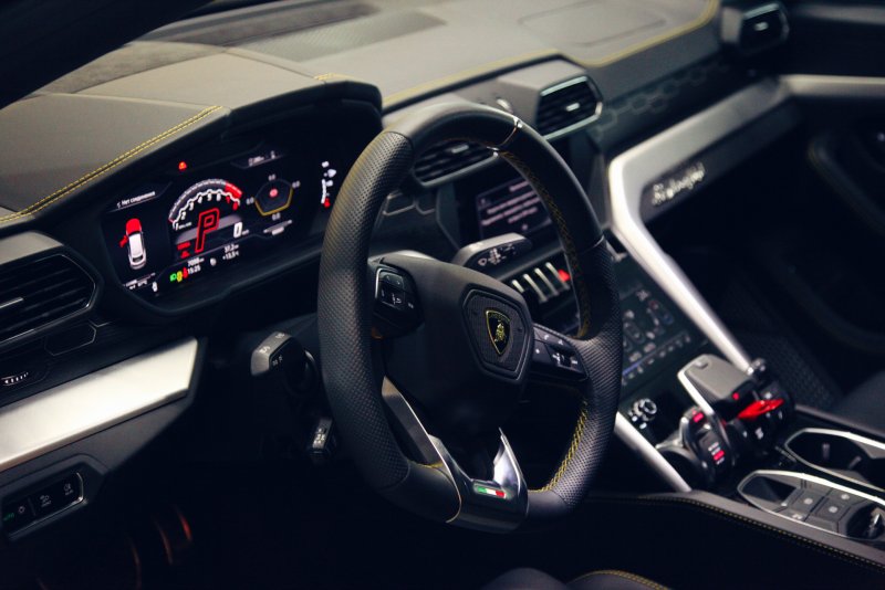 Lamborghini Urus 2019 салон