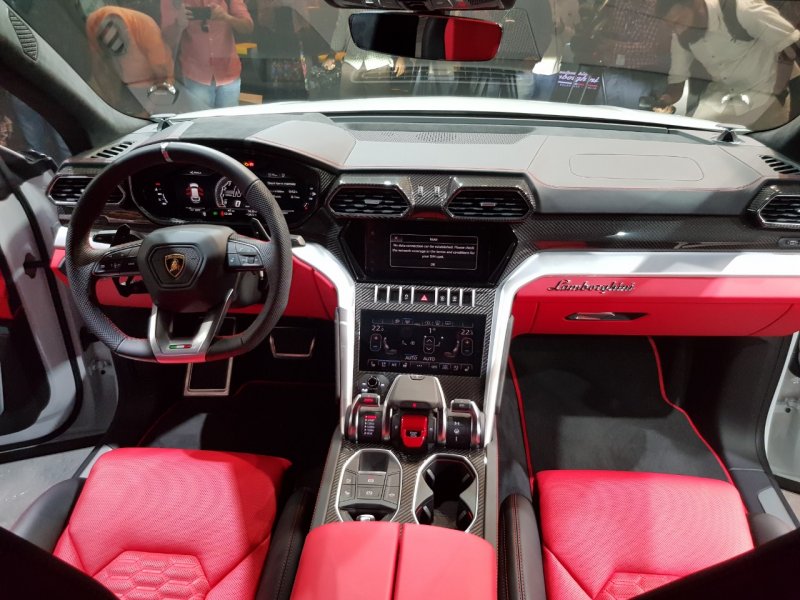Lamborghini Urus 2018 салон