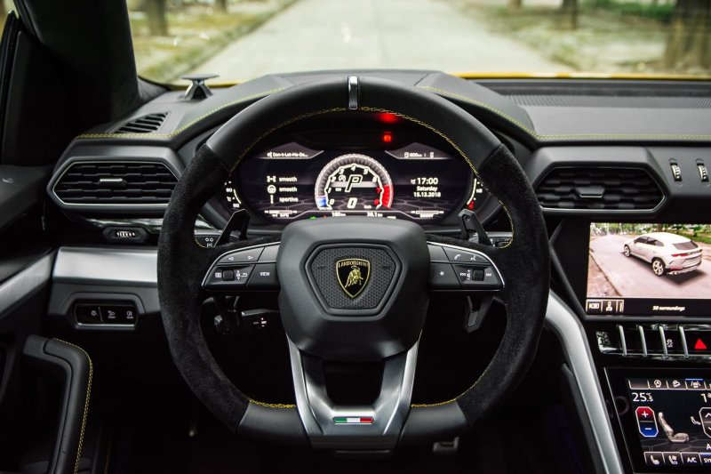 Lamborghini Urus 2021 салон