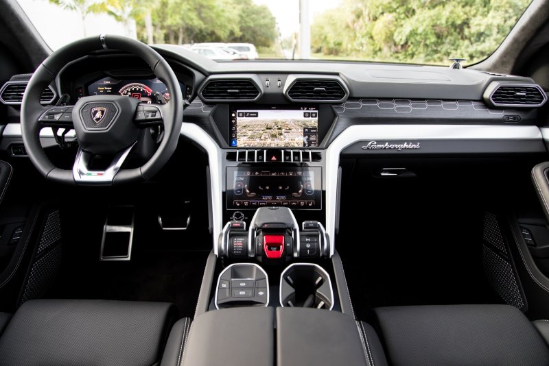 Lamborghini Urus 2018 салон