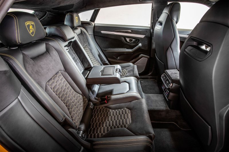 Lamborghini Urus 2021 салон