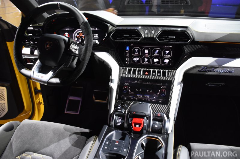 Lamborghini Urus салон