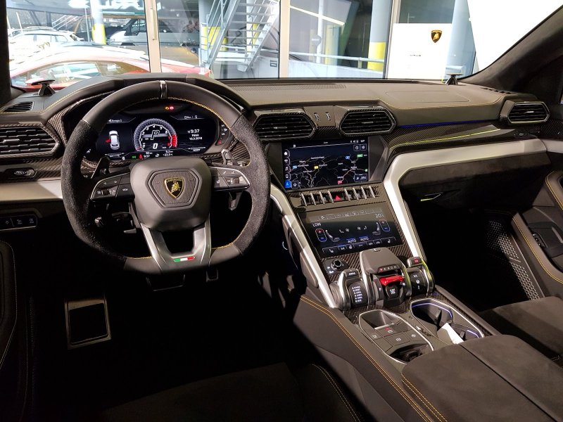 2018 Lamborghini Urus Interior