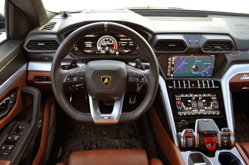 2018 Lamborghini Urus Interior