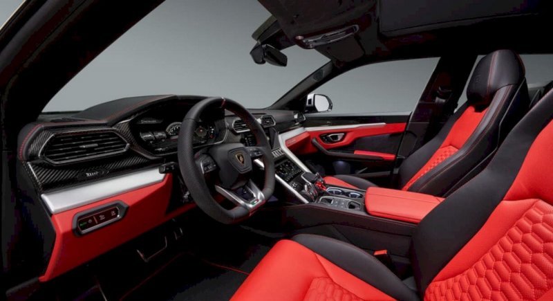 Lamborghini Urus 2021 салон