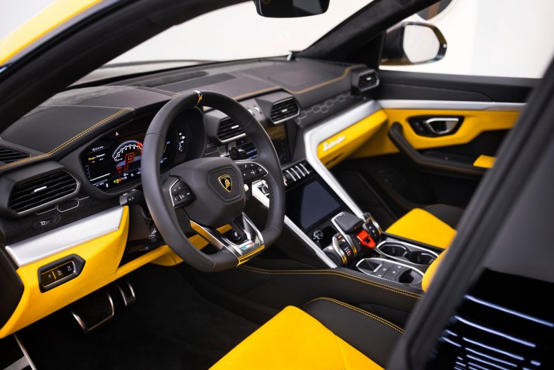Lamborghini Urus Tuning салон