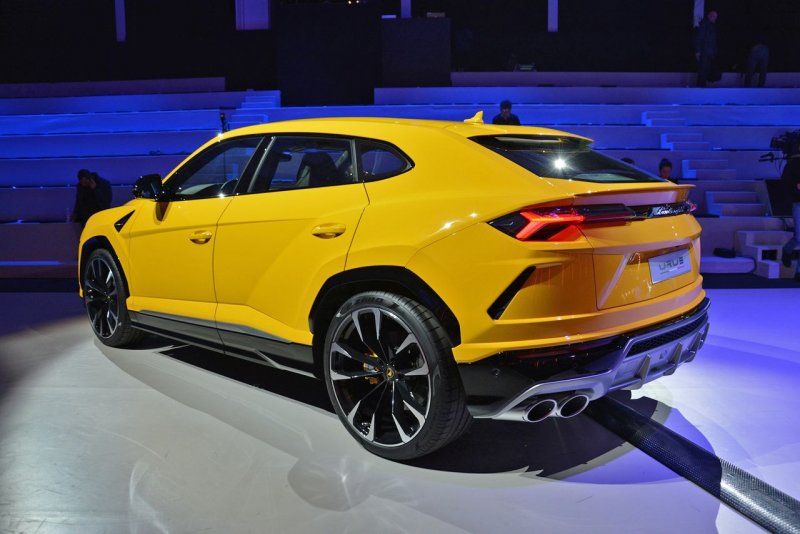 Lamborghini Urus салон