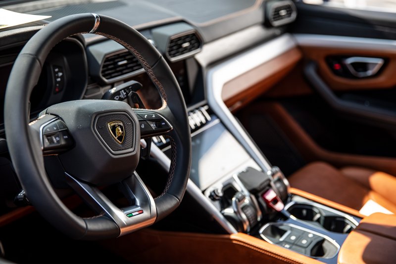 Lamborghini Urus 2018 салон
