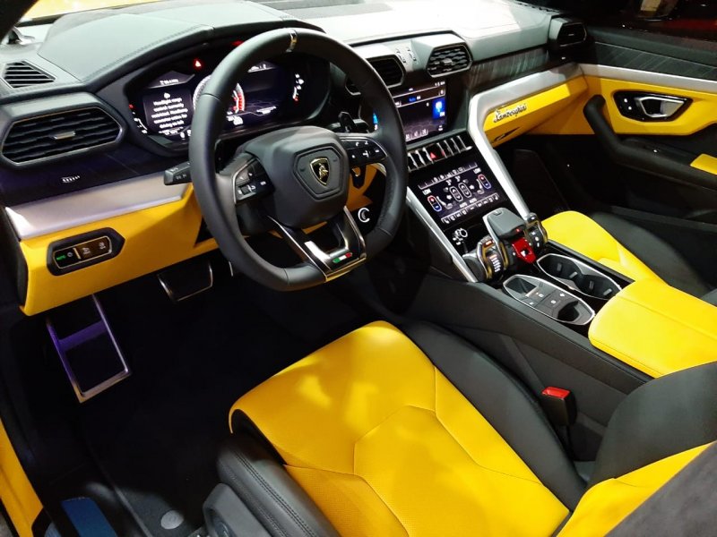 Lamborghini Urus 2020 салон