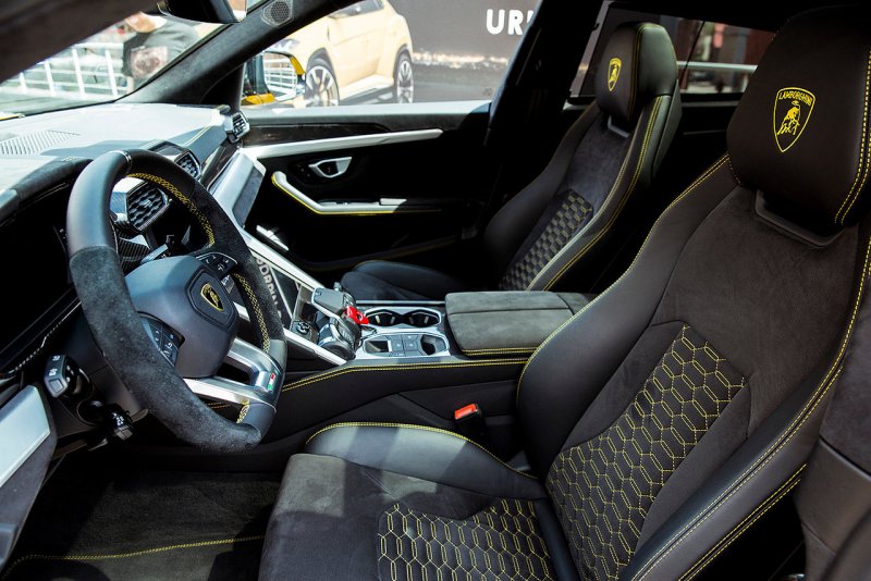 Lamborghini Urus 2020 салон