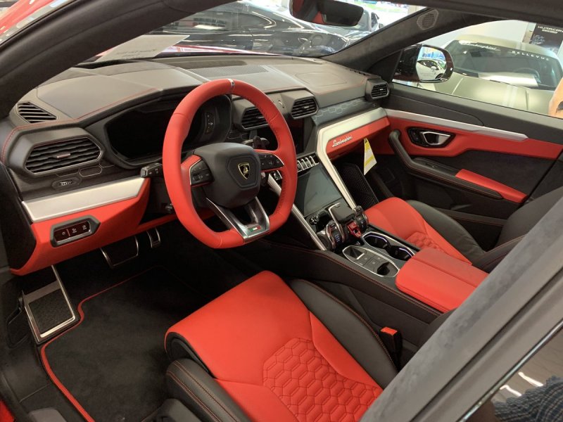 Lamborghini Urus 2021
