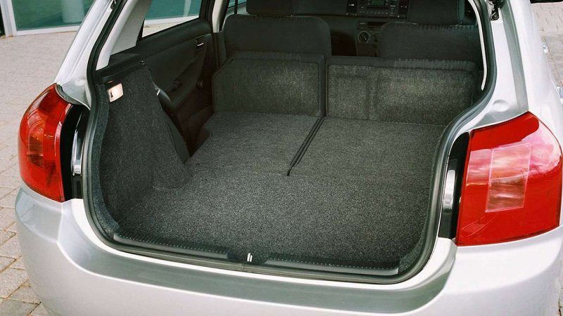 Toyota Corolla Fielder 2001 багажник