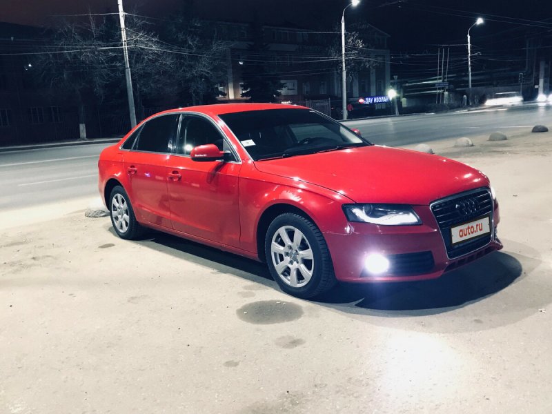 Audi a4 красная