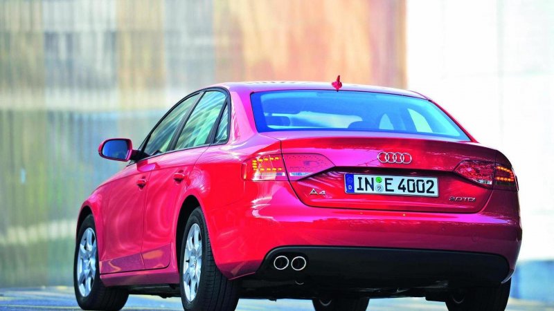 Audi a4 2009 красная