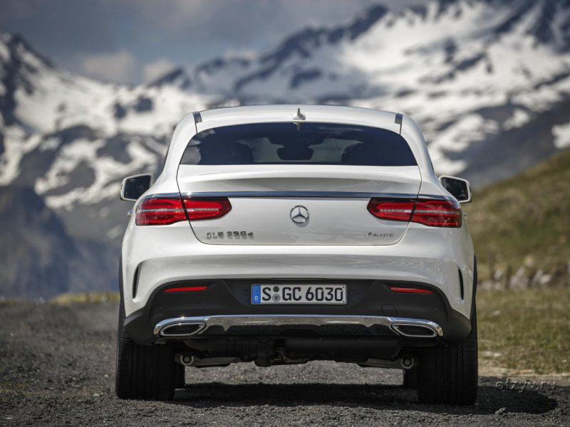Mercedes Benz кроссовер GLE сзади