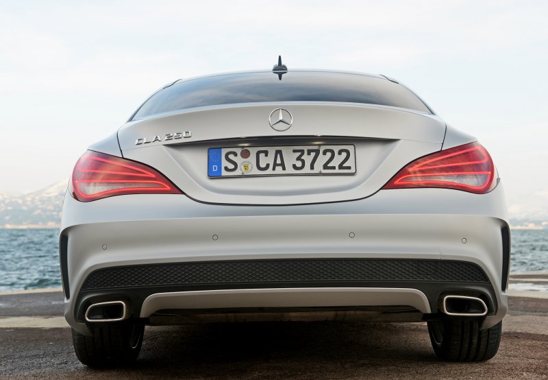 Mercedes-Benz CLA зад