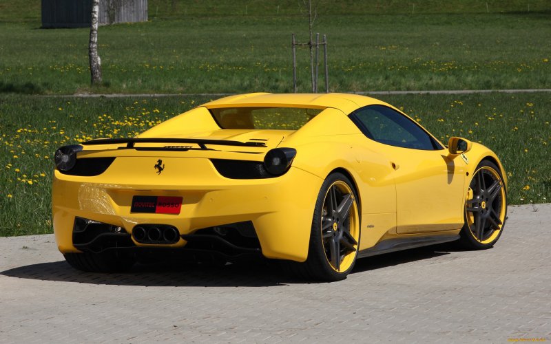 Ferrari 458 Italia желтая