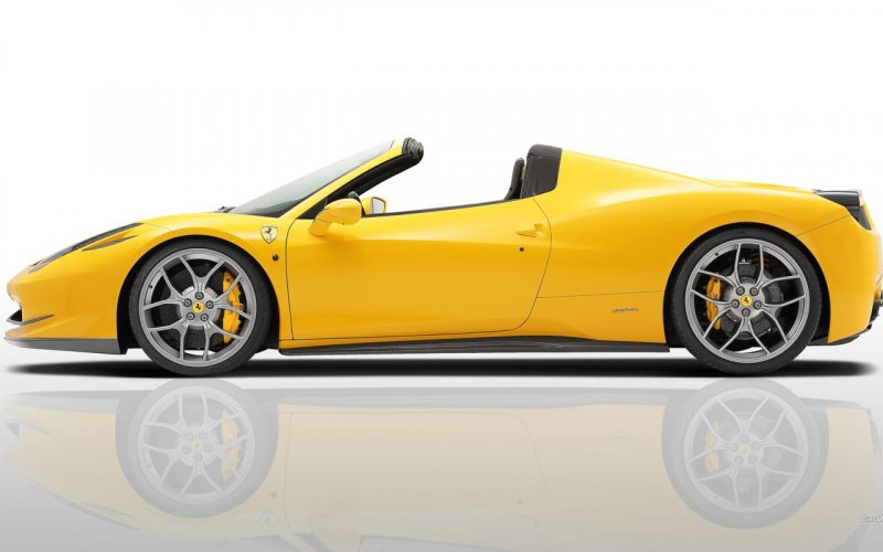 Машина Феррари 458 сбоку