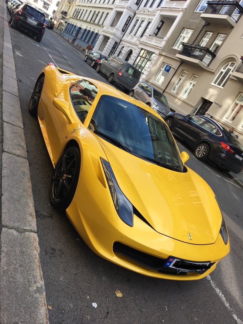 Феррари 458 желтая