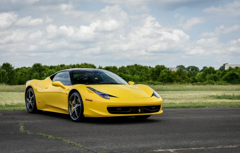Феррари 458 желтая