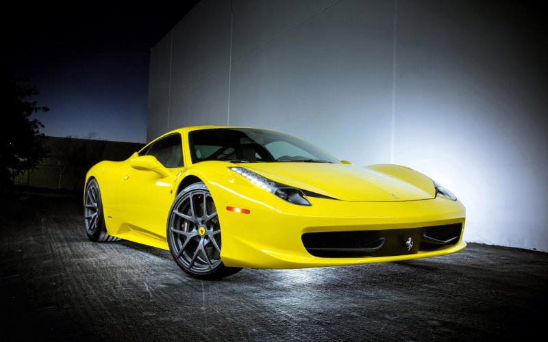 Ferrari 458 Italia желтая
