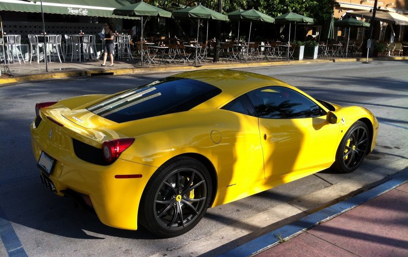 Ferrari 458 Italia 2021 желтая