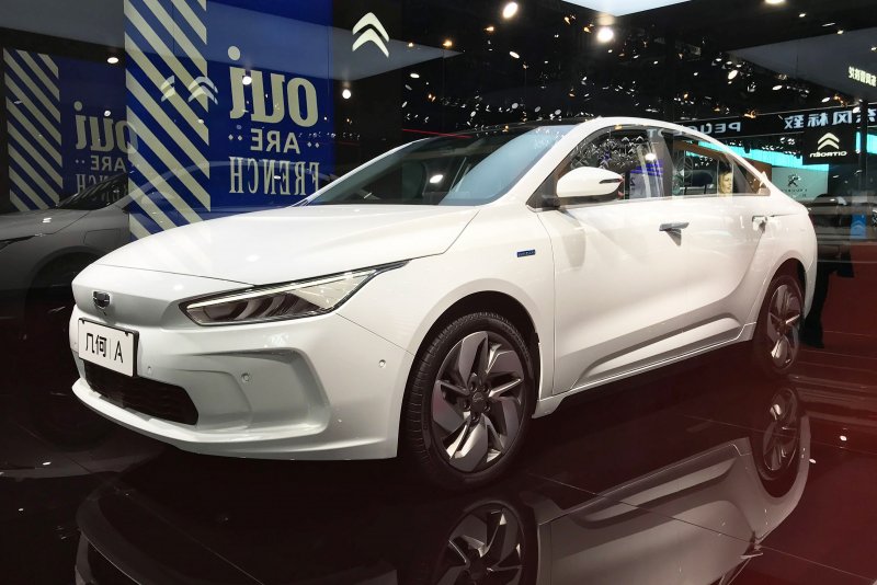 Электрокар Geely Geometry a