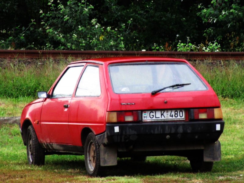 ЗАЗ 1102 Таврия красная