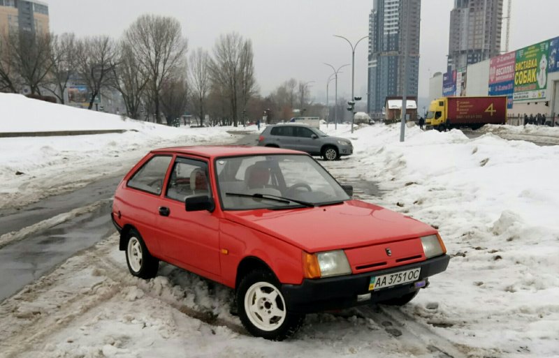ЗАЗ 1102 Таврия красная