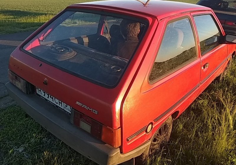 Автомобиль ЗАЗ-1102 Таврия