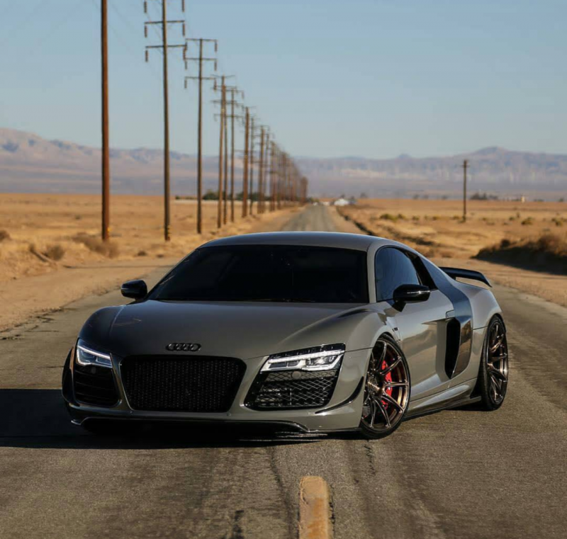 Ауди спорткар r8