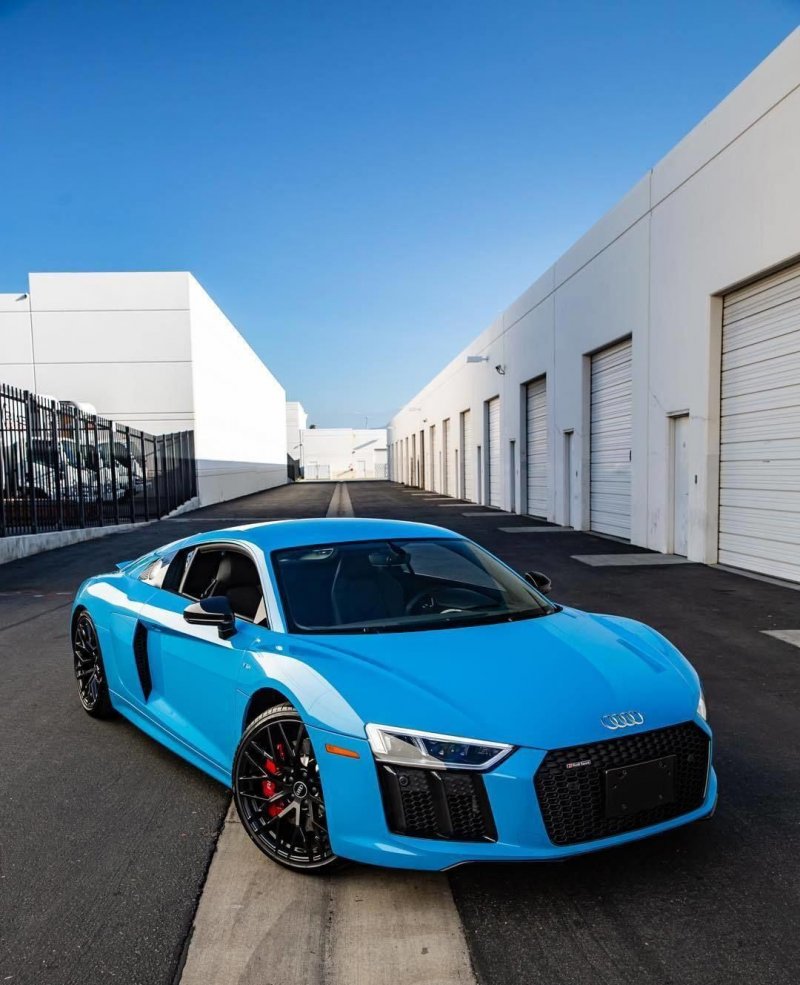 Ауди спорткар r8