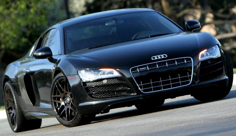 Машина Audi r8