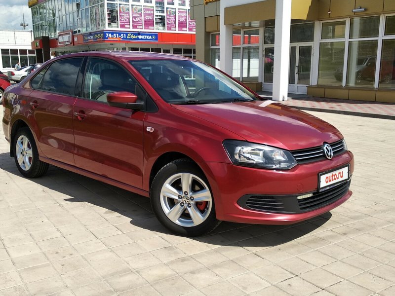 Polo sedan 2011 красный