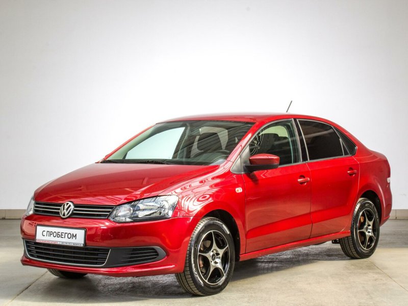 Volkswagen Polo красный 2015