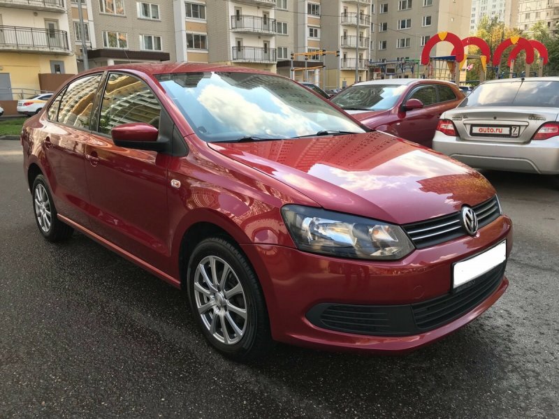 Polo sedan 2011 красный