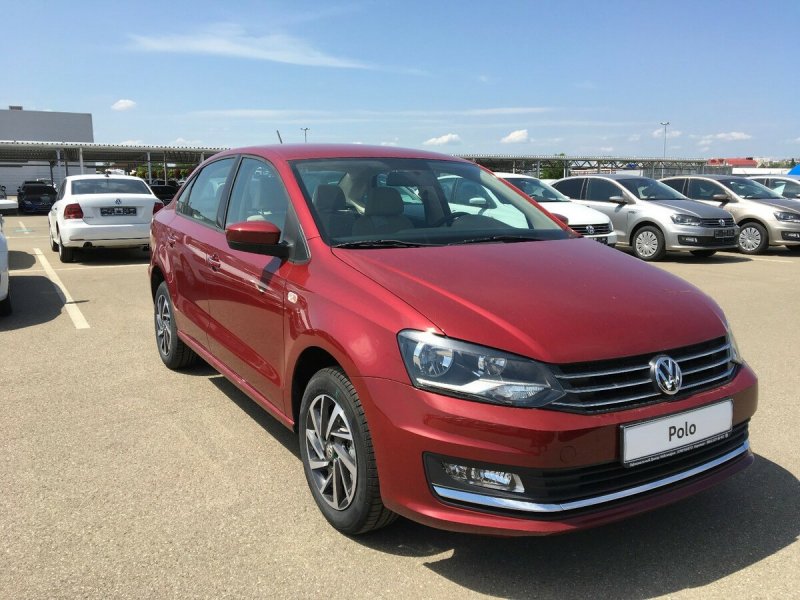 Volkswagen поло красный