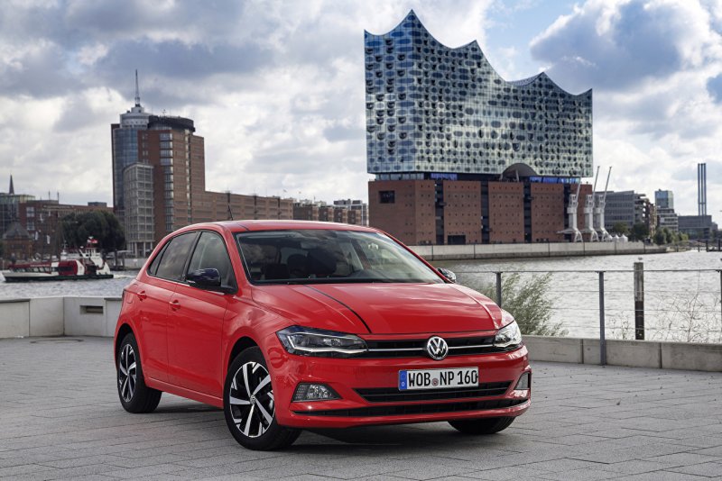 Volkswagen Polo красный