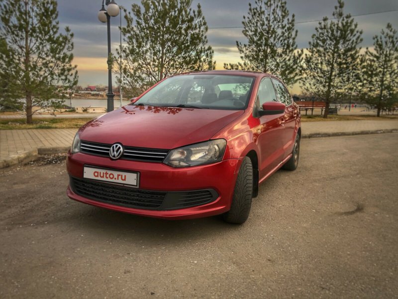 Volkswagen Polo 2013 красный