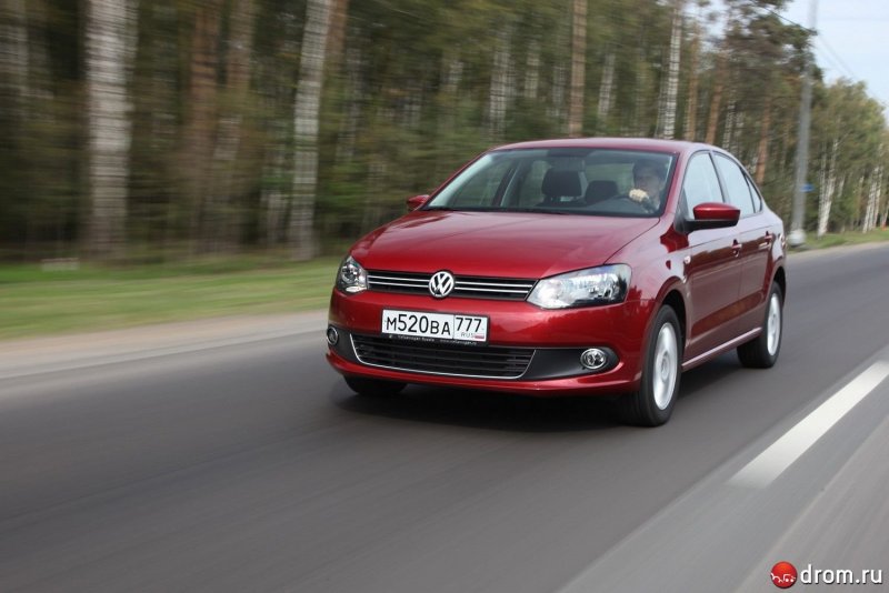Volkswagen Polo красный 2015