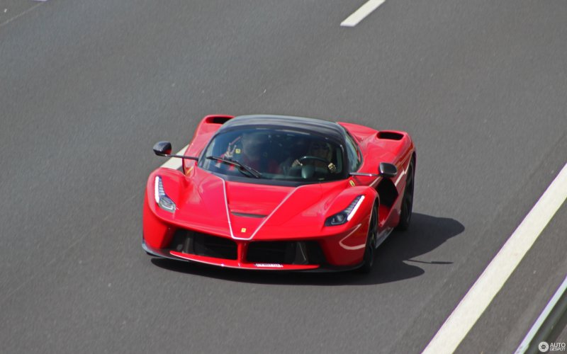 Ferrari aperta Япония