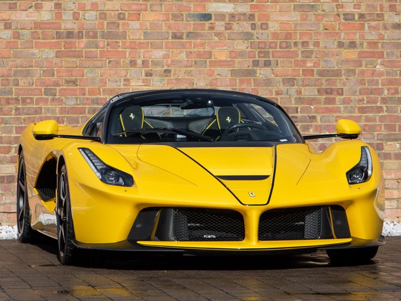 Ferrari LAFERRARI В Дубаях