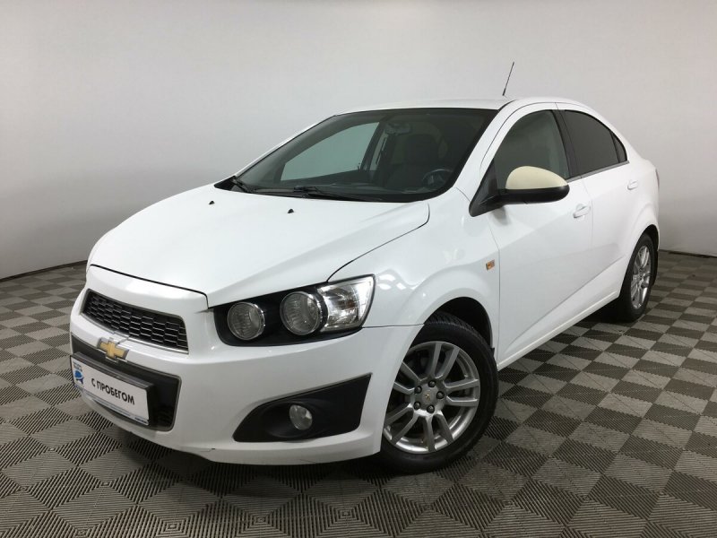 Chevrolet Aveo 2 поколения салон