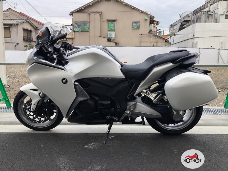 Honda VFR 1200 белый