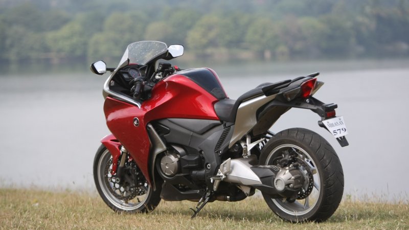 Honda VFR 1200 белый