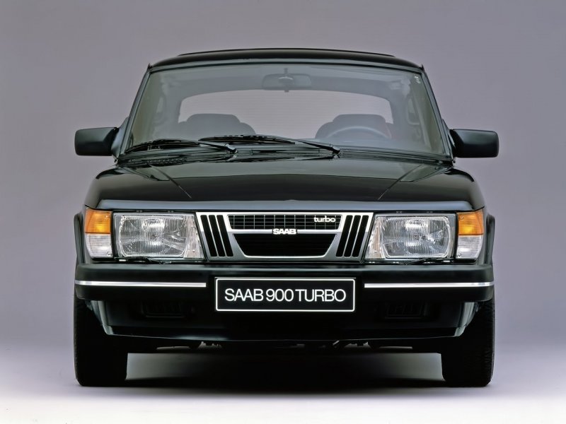 Saab 900 i