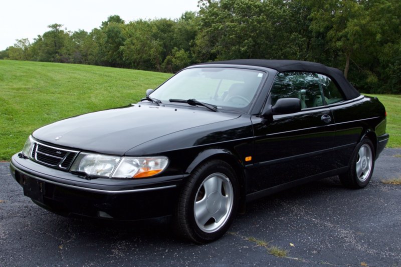 Saab 900