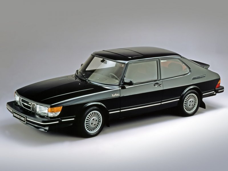 Saab 900 i