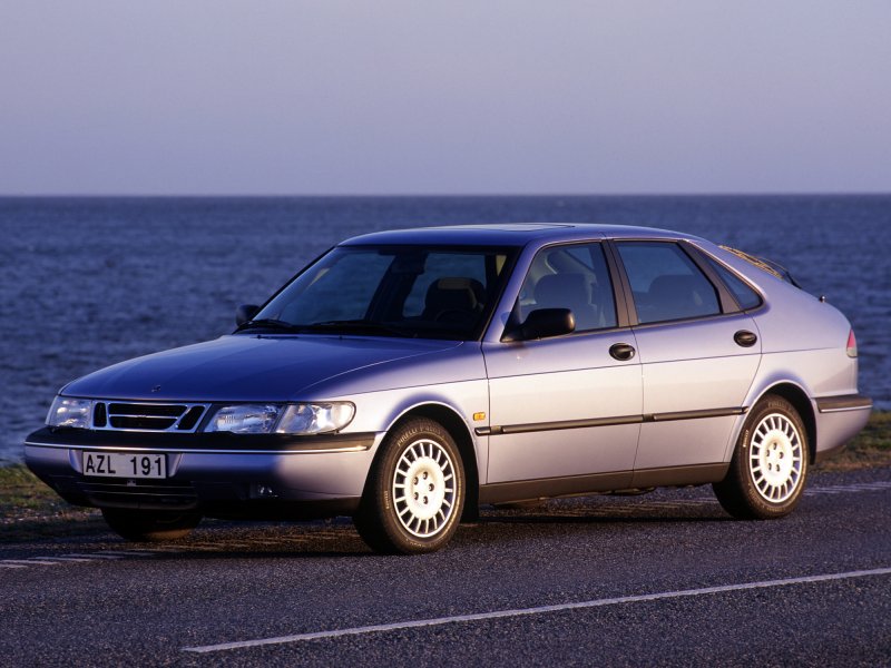 Saab 900